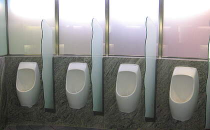 Gare centrale de Zurich avec urinoirs sans eau
