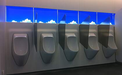 0-Liter Pissoir im Flughafen Genf