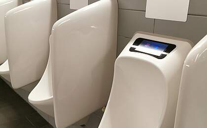 Cinema with 0-liter urinals