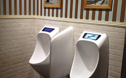 Wasserloses Urinal im Outback Lodge Restaurant